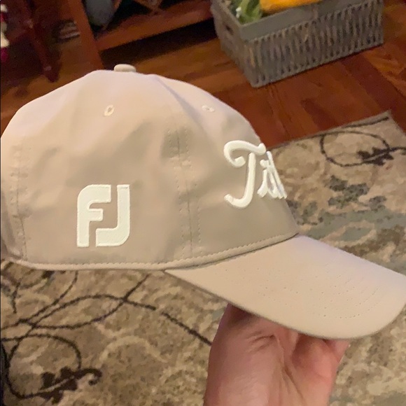 TITLEIST hat - Picture 3 of 4